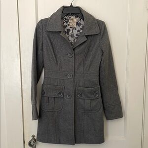 Gray Trench Coat with Classic Tailored Look and Notched Lapel